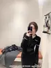 Tricô de Base com Gola Polo em Cor Contrastante para Mulheres no Outono e Inverno, Estilo Pequeno Perfumado, Peça Única e Exclusiva com Listras Caneladas de Manga Longa