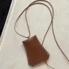 Nuevo collar llavero geométrico de cuero estilo europeo y americano con diseño único, cadena versátil para la clavícula para el día a día y cadena para suéter