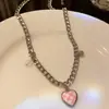 Japonês e coreano moda preto e branco xadrez coração colar ins moda feminina personalizado pêssego coração pingente de metal cadeia camisola cadeia