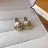 Brincos de Zircônia Dourada Café Laço Geométrico Gota d'Água Pérola Estilo Retro Francês Brincos de Tarraxa Nicho Sensação de Alto Padrão Joias para Orelha