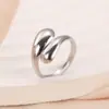 Anillo Abierto Europeo y Americano de Acero Inoxidable Gota de Agua Curvada Estilo Frío Anillo de Acero de Titanio Diseño Nicho Elegante Versión Europea