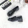 Sapatos uniformes para mulheres, novo modelo outono 2026, sapatos estudantis de bico redondo, estilo japonês versátil doce salto médio grosso sapatos pequenos de couro JK