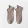 Caqui. Calcetines al por mayor Hechos a mano Color liso Protección del talón Calcetines de poliéster y algodón Hombres y mujeres Calcetines tipo mocasín Calcetines cortos Versátiles Calcetines absorbentes de sudor