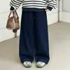 Conjunto de otoño para niña 2026 nuevo estilo: Sudadera a rayas con cuello azul marino y jeans de pierna ancha, un conjunto elegante de dos piezas para niñas mayores