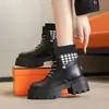 Botas estilo Martin britânicas para mulheres, nova coleção outono/inverno 2026, modernas e populares, botas de algodão forradas com fleece, sola grossa, que aumentam a altura, botas curtas para mulheres baixinhas