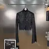 Nuevo Conjunto Elegante de Tres Piezas para Principios de Otoño 2025: Cárdigan de Encaje de Manga Larga con Cuello Redondo, Chaleco con Almohadillas de Encaje en el Pecho y Pantalones Cortos