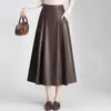 Saia plissada de couro elegante e fluida para mulheres, nova coleção outono/inverno 2026, saia midi de corte A