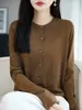 Suéter de lana soluble en agua para mujer, cuello redondo, manga con dobladillo enrollado, corte holgado, casual, versátil, color liso, tejido fino para capas, delgado