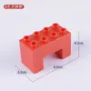 Compatível com blocos de construção de partículas grandes, acessórios especiais de modelagem, chassi giratório, 2 furos, suporte de peça com rampa interna alta e curva