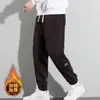 2026 Invierno Nueva Llegada Felpa Plus Pantalones Casuales para Hombre Pana Calientes Pantalones de Tobillo Ajustado de Moda Versátiles Pantalones Deportivos