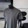 Estilo Verão 2026 Nova Moda Masculina Levemente Luxuosa Fresca Ombro Reto High-End Costurado Gola Redonda Manga Curta Camiseta para Homens