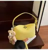 Bolsas Mais Vendidas de 2025 Estilo Simples Feminino Bolsa de Mão Cor Sólida Feminina Casual Toque de Luxo Bolsa Lancheira Bolsa Transversal Estilosa
