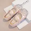 Zapatos de Princesa para Niñas 2026 Primavera y Otoño Nuevo Estilo Moño Perla Suela Suave Estilo Coreano Zapatos de Cristal Pedrería Estilo Pequeña Chanel Planos