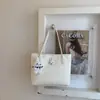 Bolsa de mano informal de gran capacidad estilo coreano, nuevo modelo verano 2026, bolso de hombro para llevar bajo el brazo con diseño texturizado de estrella y lunares