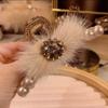 Grampo de cabelo de vison com letras de strass elegantes e leves para mulheres, outono e inverno, novo grampo de cabelo de pelúcia de celebridade da Internet, grampo de tubarão peludo