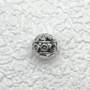 Accesorios de aleación de plata Xizang vintage exclusivos transfronterizos para manualidades Colgante de collar de palma europeo y americano Accesorios de joyería al por mayor
