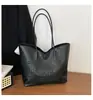 Bolsas Femininas Transfronteiriças Primavera 2026 Novas Versáteis Cor Sólida Letra Grande Capacidade Bolsas Moda Única Ombro Tote Bag