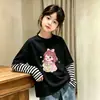 Ropa para niños, camiseta casual de manga larga de algodón puro, única y elegante para niñas, nueva colección de otoño 2026, top de aspecto de dos piezas moderno y casual