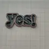 Mismo estilo que Xiaohongshu Sí letra plástico accesorios DIY funda de teléfono Crocs pinza para el pelo pegatinas creativas para refrigerador accesorios