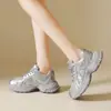 Nuevas zapatillas de papá de verano para mujer, estilo universitario, transpirables, de suela gruesa, que aumentan la altura, antideslizantes, versátiles, zapatos casuales, zapatillas para correr