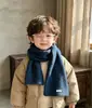 Bufanda de punto suave y versátil de color liso para niños y niñas, que realza el ambiente invernal, favorecedora para el cutis, calentador de cuello de lana para nuevos estudiantes