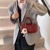 Bolso pequeño cuadrado de mano, moderno y de moda, para invierno 2025, estilo retro, sencillo, informal, para el trabajo, bandolera.