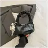Bolsa Tiracolo Casual de Nicho Estilo Estrangeiro Bolsa Concha para Mulheres Verão 2025 Nova Tendência de Alta Qualidade Bolsa Transversal com Corrente e Letras