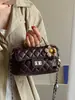 Bolsa de mão acolchoada estilo Chanel para mulheres, versátil e elegante, cor sólida, de ombro e transversal, verão 2026.