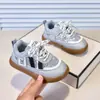 Sapatos Infantis Meninos Sapatos Casuais 2026 Primavera Novo Tênis Esportivo para Bebê Lantejoulas Estilo Princesa Meninas Crianças Pequenas Tênis de Skate