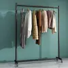 Estante de exhibición de pie para tienda de ropa, perchero para centro comercial con ruedas, perchero negro simple de una barra