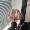 Nova coleção de outono: bolsa tiracolo retrô, de nicho e fashion, bolsa de mão quadrada pequena, bolsa de ombro casual simples e moderna, e bolsa tote