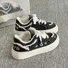Zapatos de lona bordados con estilo, moda primavera/verano, zapatillas casuales versátiles de suela gruesa retro de nicho, zapatillas con cordones