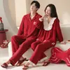 Pijama de pareja de gasa de doble capa, colección primavera y otoño, color rojo, estilo masculino con cuello de solapa, estilo femenino con cuello redondo, mangas largas y pantalones largos, un nuevo conjunto de ropa de casa para bodas