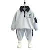 Conjunto de sudadera para niño de primavera y otoño, conjunto deportivo de dos piezas elegante para niños estilo coreano, ropa de moda para niños pequeños, comercio exterior
