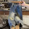 Pantalones de Niña con Pedrería 2026 Primavera y Otoño Nuevo Estilo Pantalones Casuales Rectos para Niña Estilo Coreano Sueltos con Rayas Verticales Jeans con Pedrería Modernos