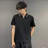 Camisa polo de tricô canelado vertical fina de verão para homens, gola com costura contrastante retrô, caimento solto, top preto de manga curta