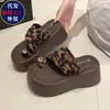 Sandalias Retro de Dedos con Pliegues Franceses para Mujer, Uso Exterior de Verano, Sensación de Alta Gama, Nuevo Estilo 2026, Sandalias Casuales de Cuña con Suela Gruesa