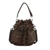 Bolso de mujer con estampado de leopardo 2024 portátil coreano tipo cubo para mujer bolsa de almacenamiento para mujer bolso cruzado para mujer venta al por mayor