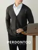 Lujo Ligero y Cálido Suéter de Punto Engrosado Lavable a Máquina Chaqueta para Hombre Otoño e Invierno 2026 Cárdigan de Punto de Cuello V de Gama Alta