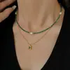Collar de Perlas de Arroz con Cuentas de Malaquita para Mujer Cadena Simple Clavicular Apilada con Colgante de Zirconia Esmeralda
