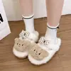 Nuevas pantuflas peludas cómodas para mujer 2026 con lazo y diseño de oso, lindas pantuflas caseras de punta cerrada y tacón alto para invierno
