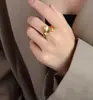 Anillo Abierto de Moda con Textura Ajustable de Nicho Francés Ins Tendencia Viento Frío Transfronterizo Acero de Titanio Joyería al por Mayor