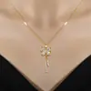 [Acero de Titanio] Borla Mariposa Lujo Ligero Moda Simple Hueco Exquisito Collar Cadena para Clavícula Todo Fósforo Colgante para Mujer