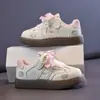 Otoño 2026 Nuevos Zapatos Elegantes para Niños Zapatos de Entrenamiento Alemanes para Niñas Zapatos de Patinaje para Niños Zapatos Casuales de Suela Suave para Niñas Zapatos Deportivos para Niñas