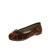 Sapatos rasos de bico fino estilo balé para mulheres, nova coleção primavera-verão 2026, adequados para combinar com saias, sapatos Mary Jane, sapatos de festa, mocassins e sapatilhas.