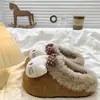 Chinelos Fechados de Algodão Estilo Birkenstock com Gatinhos Fofos para Mulheres, Lançamento Outono/Inverno 2026 Meias-Pantufas Peludas com Solado Grosso