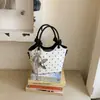 Bolso de cesta de moda para mujer 2026, nuevo, de alta apariencia, estilo relajado, lunares, bolso de hombro moderno para el día a día