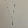 Collar de Metal con Zirconia en Forma de Gota de Agua de Lujo Ligero para Mujer, Retro, Personalizado, con Toque de Alta Gama, Moderno, Elegante, Combinable, Cadena de Lana