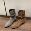 Botines retro de punta estilo europeo para mujer, colección otoño 2026, botines de gamuza a media pantorrilla, botas vaqueras occidentales versátiles y elegantes