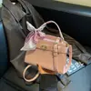 2026 Otoño Temprano Bolsos Nuevos de Gama Alta para el Trabajo Bolso de Hombro Moda Simple Diseño Nicho Bolso de Hombro Cruzado